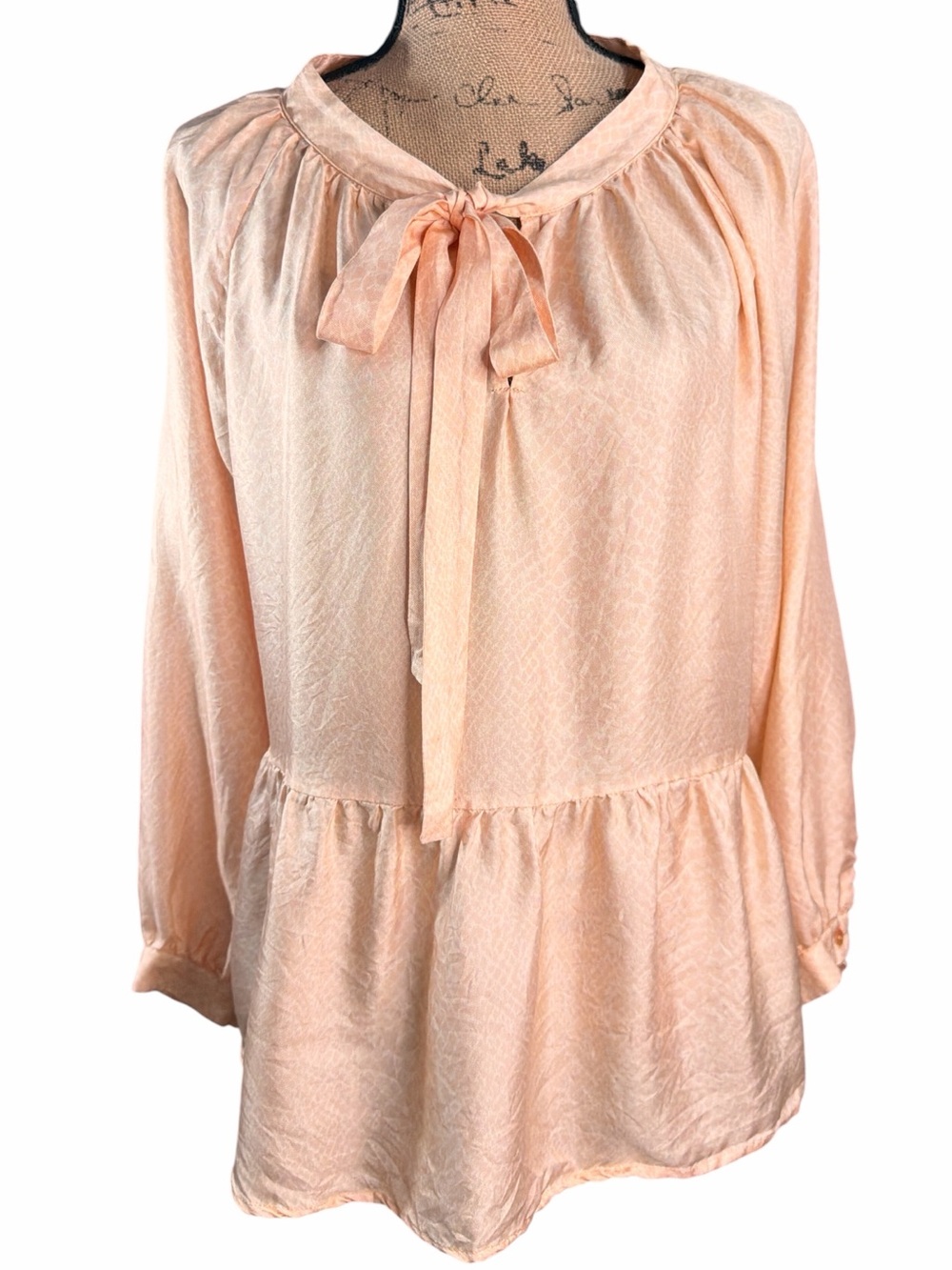 LaRoque Women’s Peach Silk Tie-Neck Long Sleeve relaxed fit Blouse EC Size large